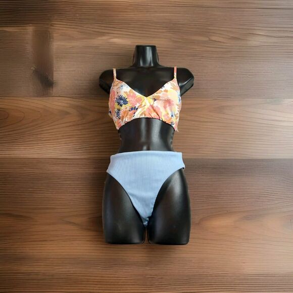 Roxy Swim Set Of 3 Pieces XL Shorts Are Medium But It Fits As A Set XL - Picture 2 of 16